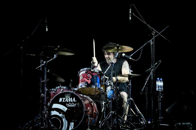 KALÚ DIVIDE PALCO DO TEATRO VIRIATO COM OS “AVÓS DO ROCK” DE VISEU