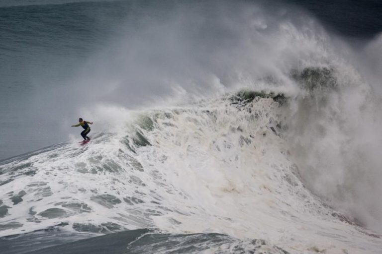 FILME DO CENTRO DE PORTUGAL COM SURFISTA MCNAMARA COM NOVA DISTINÇÃO INTERNACIONAL