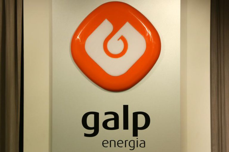 PSI20 CONTRARIA EUROPA E INICIA SEMANA A SUBIR 0,45% À BOLEIA DA GALP ENERGIA