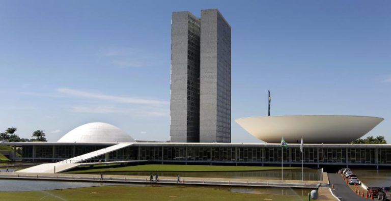 CONGRESSO BRASILEIRO ANULA 18 VETOS DITADOS POR BOLSONARO À LEI DO ABUSO DE AUTORIDADE