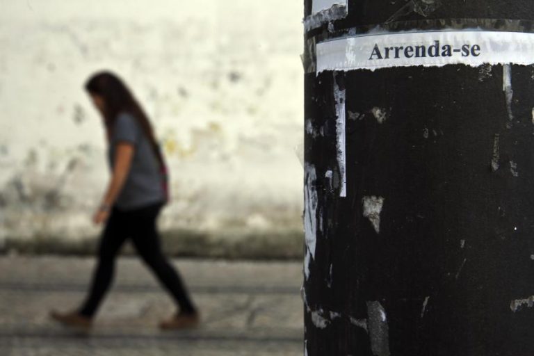 CERCA DE 500 PESSOAS EM PROTESTO EM LISBOA CONTRA DESPEJOS DE CASAS E BAIRROS