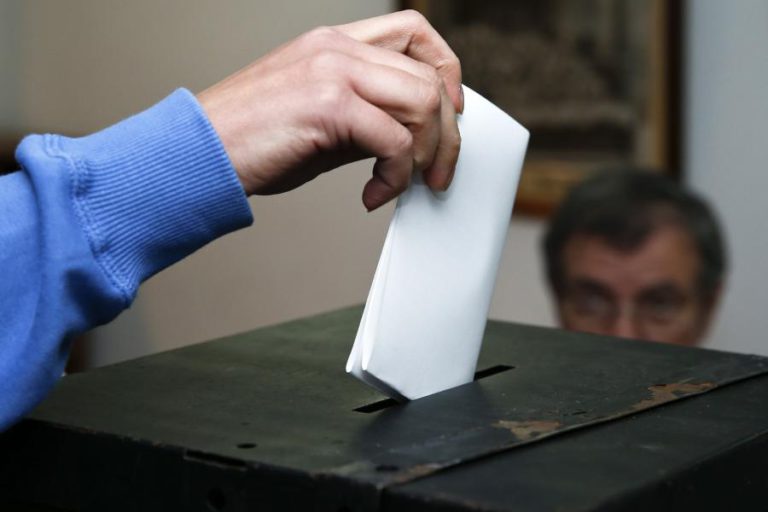 BOLETINS INSUFICIENTES EM VÁRIOS LOCAIS NO ESTRANGEIRO PARA VOTAR ANTECIPADAMENTE