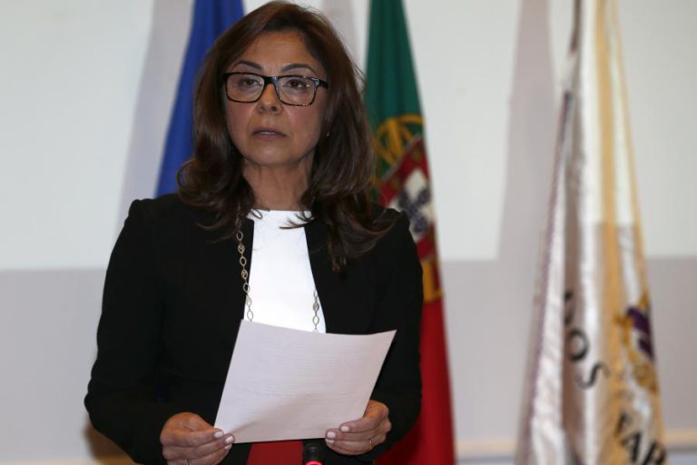 HÁ PORTUGUESES SEM ACESSO A MEDICAMENTOS PORQUE NÃO CONSEGUEM IR BUSCÁ-LO AO HOSPITAL