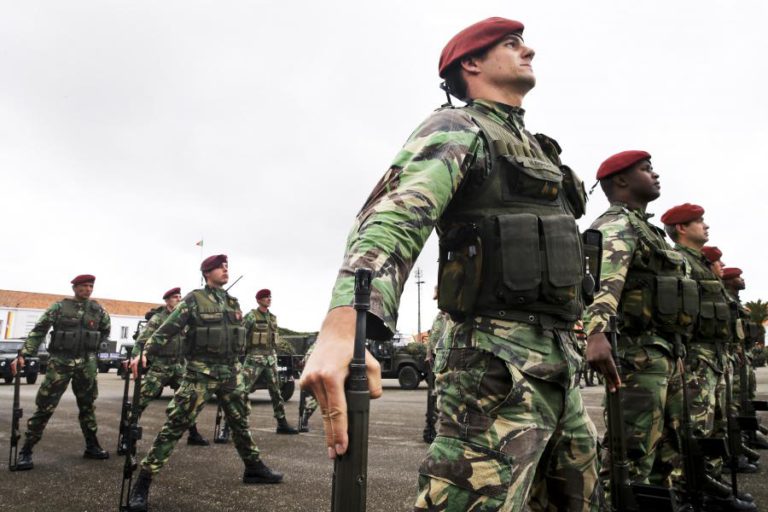 MILITARES PORTUGUESES NA RCA DISTINGUIDOS COM MEDALHA DE HONRA DAS NAÇÕES UNIDAS