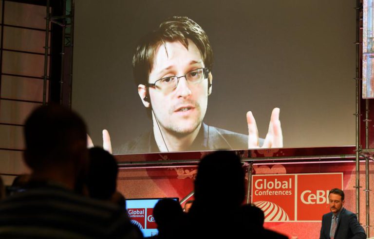 EDWARD SNOWDEN PEDE ASILO AO PRESIDENTE FRANCÊS