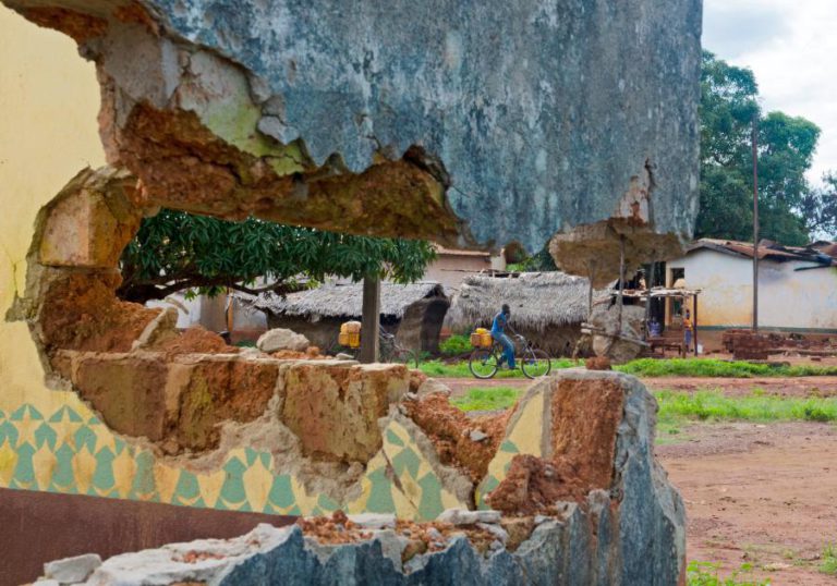 COMBATES ENTRE MILÍCIAS NA REPÚBLICA CENTRO-AFRICANA FAZEM 23 MORTOS