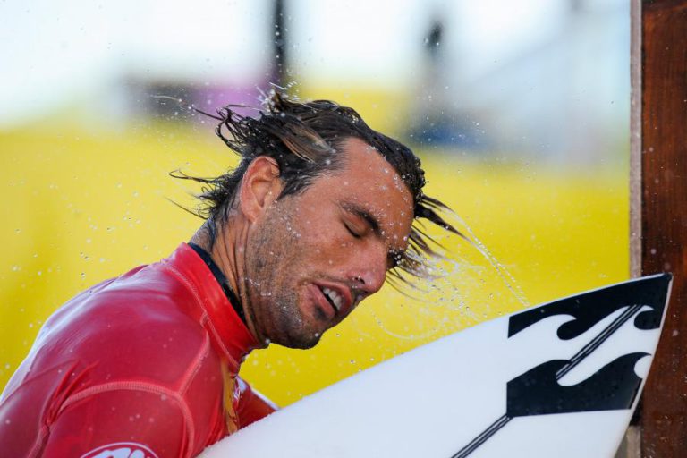 FREDERICO MORAIS VENCE ETAPA DO CIRCUITO DE QUALIFICAÇÃO DE SURF NOS AÇORES