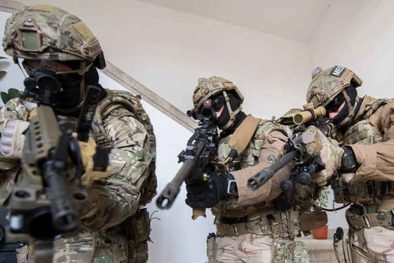 DEZENAS DE EMPRESAS DE ARMAS NÃO RESPEITAM DEFESA DE DIREITOS HUMANOS – ONG