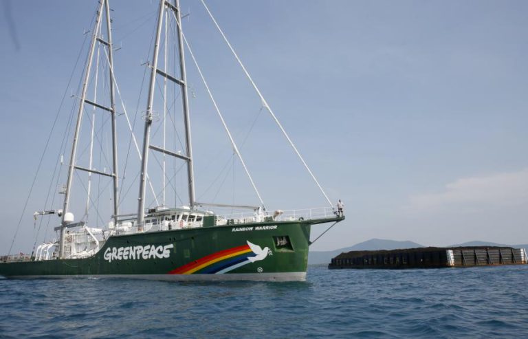 AUTORIDADES POLACAS ENTRAM EM NAVIO DO GREENPEACE NO PORTO DE GDANSK