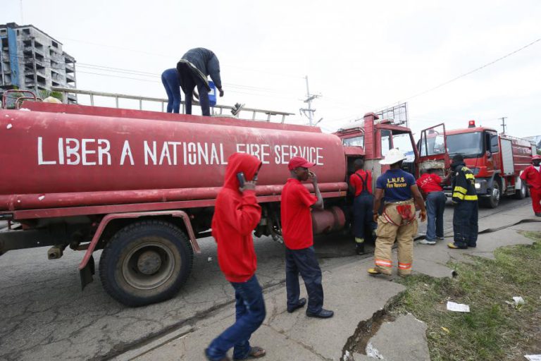 INCÊNDIO EM ESCOLA NA PERIFERIA DA CAPITAL DA LIBÉRIA MATA PELO MENOS 27 PESSOAS