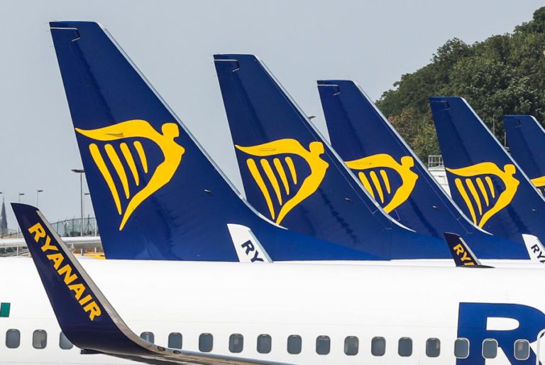 RYANAIR CHEGA A ACORDO COM A ANA PARA MANTER BASE MAIS REDUZIDA EM FARO