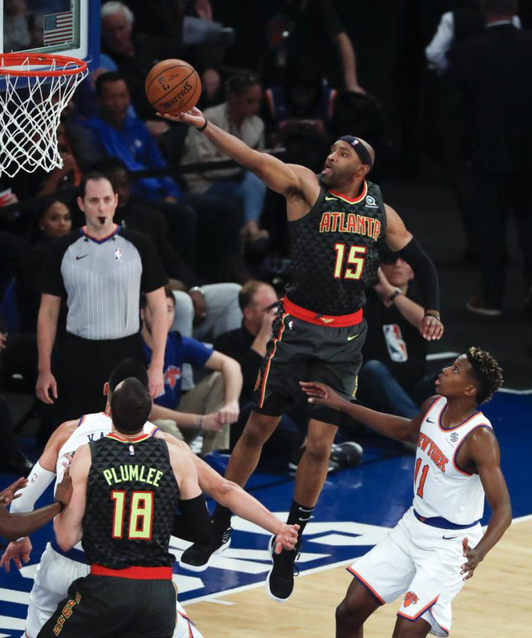 BASQUETEBOLISTA VINCE CARTER RENOVA COM OS ATLANTA HAWKS AOS 42 ANOS