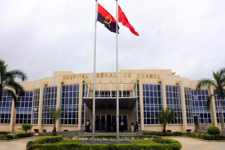 ANGOLA REFORÇA HOSPITAL DE LUANDA COM DEZ MÉDICOS CHINESES