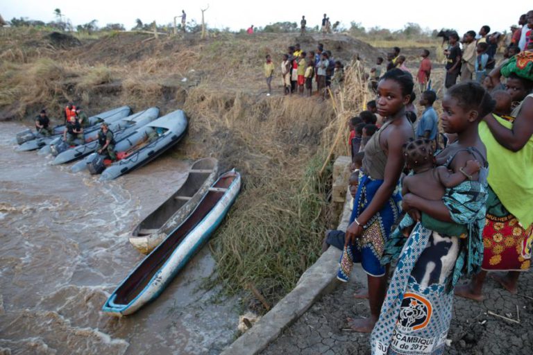 MOÇAMBIQUE/CICLONES: FOME PODE EXPOR 30 MIL CRIANÇAS A EXPLORAÇÃO EM ZONAS AFETADAS – ONG