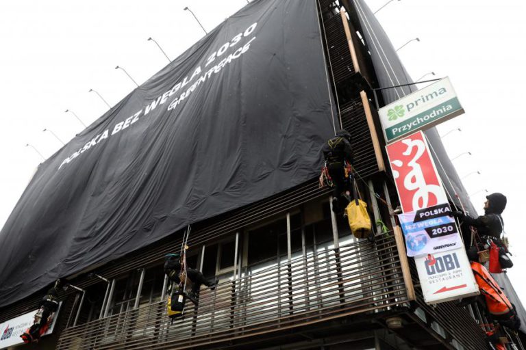 ATIVISTAS DA GREENPEACE PODEM APANHAR ATÉ 10 ANOS DE PRISÃO NA POLÓNIA