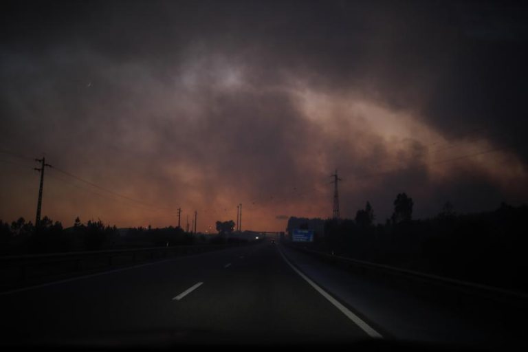 A1 CORTADA NOS DOIS SENTIDOS DEVIDO A FOGO EM OVAR