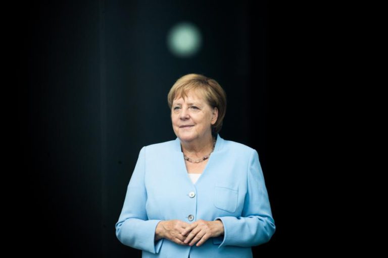 ATIVISTAS PEDEM A MERKEL QUE APOIE LUTA PRÓ-DEMOCRACIA DE HONG KONG NA VISITA A PEQUIM