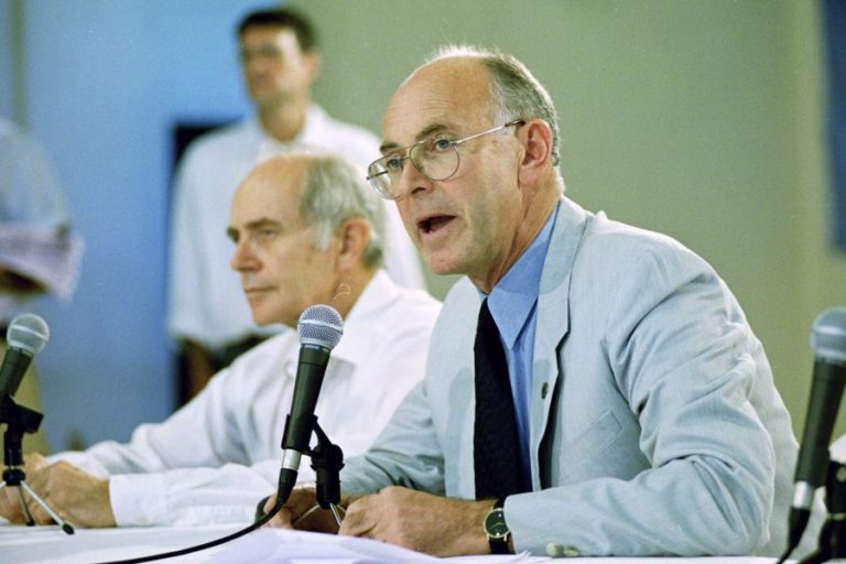 TIMOR-LESTE/20 ANOS: MANTER FALINTIL ACANTONADA EM 1999 FOI DECISÃO SENSATA — IAN MARTIN