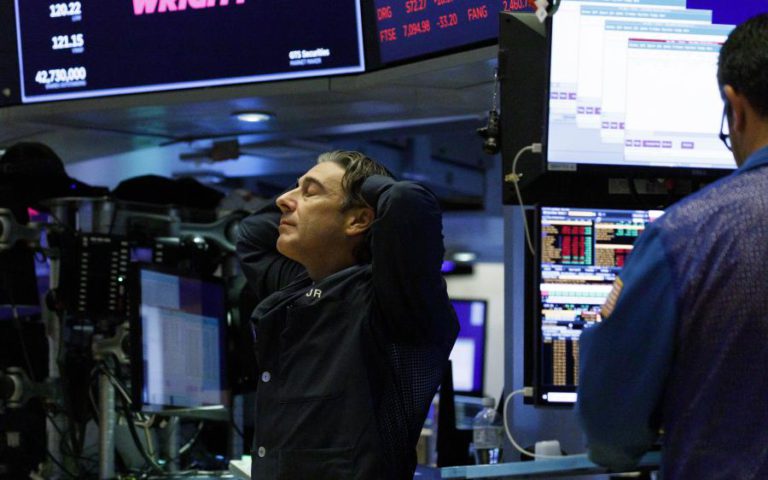 BOLSA DE NOVA IORQUE ENCERRA NO VERDE COM DOW JONES A RECUPERAR 27.000 PONTOS