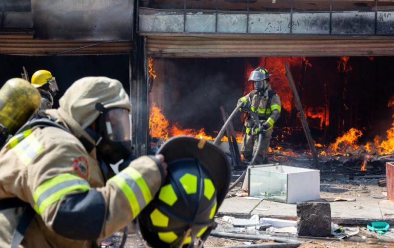 DOIS MORTOS E CINCO FERIDOS EM PROTESTO CONTRA ESTRANGEIROS EM JOANESBURGO