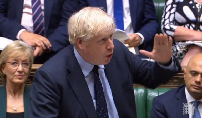 BORIS JOHNSON CONSIDERA LEGISLAÇÃO QUE IMPÕE ADIAMENTO UMA “RENDIÇÃO” A BRUXELAS