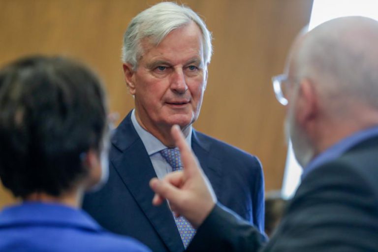 BARNIER NÃO ESTÁ OTIMISTA QUANTO A UM ACORDO COM REINO UNIDO ANTES DO CONSELHO EUROPEU