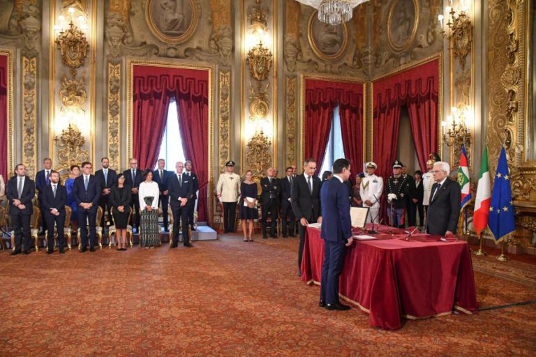 NOVO GOVERNO ITALIANO TOMA POSSE