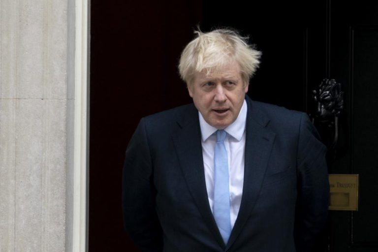 PM BRITÂNICO RECUSA CONTEMPLAR HIPÓTESE DE RENUNCIAR AO CARGO FACE A CRISE