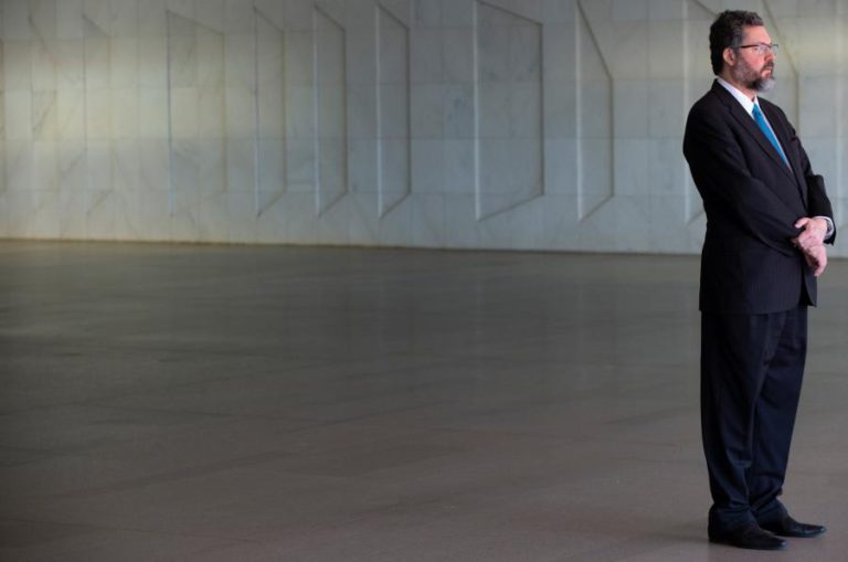 MINISTRO DAS RELAÇÕES EXTERIORES DIZ QUE “IDEOLOGIA DAS MUDANÇAS CLIMÁTICAS” ATACA O BRASIL