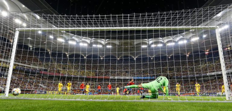 ITÁLIA E ESPANHA CONFIRMARAM FAVORITISMO, MAS APANHARAM SUSTOS