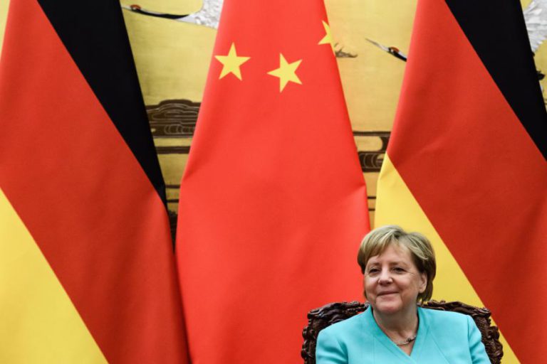 MERKEL PEDE PROTEÇÃO DOS DIREITOS E LIBERDADES DOS RESIDENTES DE HONG KONG