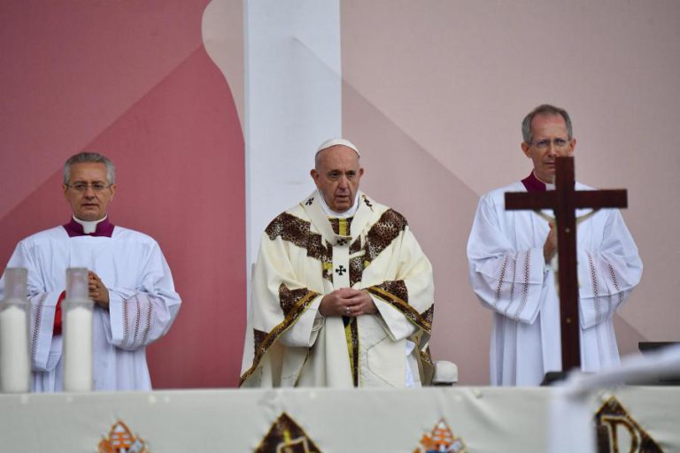 FRANCISCO PEDE QUE SE AMEM INIMIGOS, NUMA ALUSÃO À VIOLÊNCIA EM CABO DELGADO