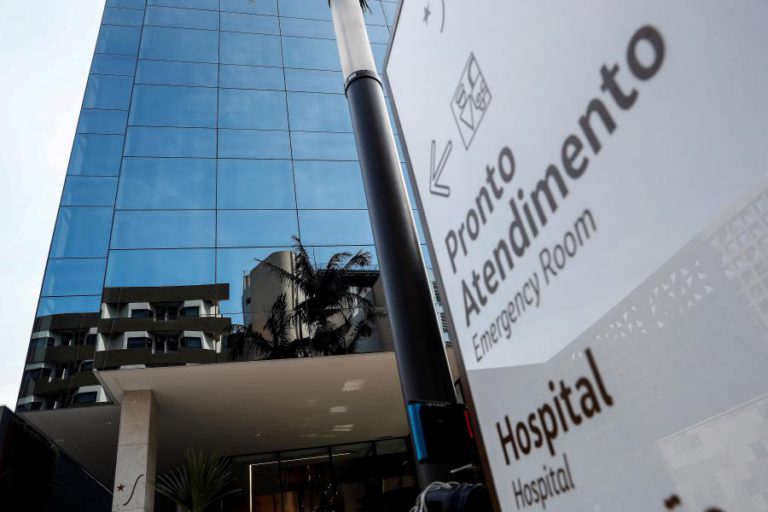 PRESIDENTE BRASILEIRO JAIR BOLSONARO TEVE ALTA APÓS OPERAÇÃO E REGRESSA A BRASÍLIA