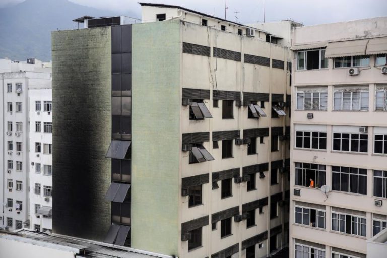 SEIS VÍTIMAS DE INCÊNDIO EM HOSPITAL NO RIO DE JANEIRO JÁ FORAM IDENTIFICAS