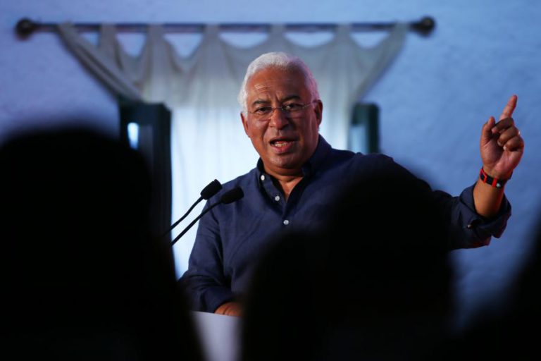ANTÓNIO COSTA EVOCA MEMÓRIA DE SOARES E ARNAUT,”PAI E MÃE” DO SNS