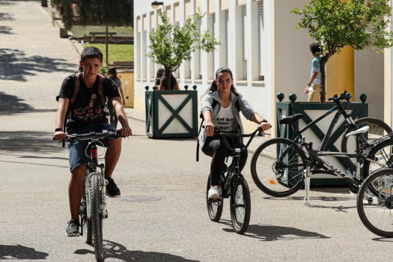 ESCOLA EM FARO PROCURA BICICLETAS USADAS PARA RECUPERAR