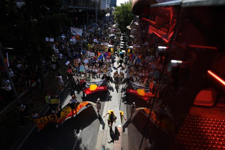 MILHARES DE ALUNOS NA AUSTRÁLIA E NAS ILHAS DO PACÍFICO EM GREVE PELO CLIMA