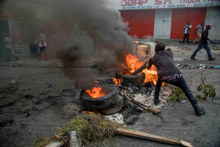 PELO MENOS UM MORTO E VÁRIOS FERIDOS EM MANIFESTAÇÕES VIOLENTAS NO HAITI