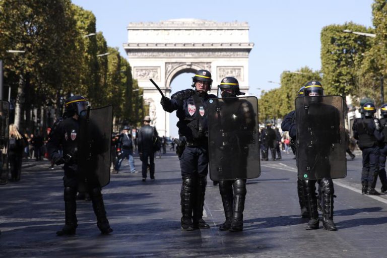INCIDENTES E DETENÇÕES EM PARIS À MARGEM DE MANIFESTAÇÕES