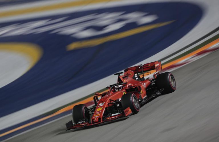 VETTEL REGRESSA EM SINGAPURA ÀS VITÓRIAS NA FÓRMULA 1 MAIS DE UM ANO DEPOIS