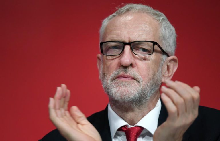 CORBYN AFASTA RUMORES DE DEMISSÃO, MAS NÃO DEFINE POSIÇÃO SOBRE O ‘BREXIT’