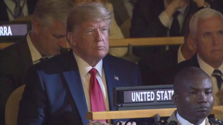 TRUMP FEZ APARIÇÃO SURPRESA NA CIMEIRA DA NAÇÕES UNIDAS, MAS SEM INTERVIR