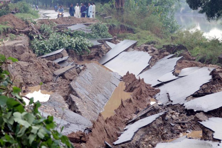 AUMENTOU PARA 37 O NÚMERO DE MORTOS EM SISMO DE MAGNITUDE 5,6 NO PAQUISTÃO
