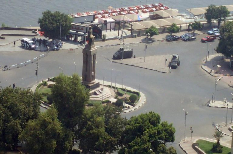 POLÍCIA EGÍPCIA ENCERRA PRAÇA TAHRIR EM DIA DE POSSÍVEIS NOVOS PROTESTOS