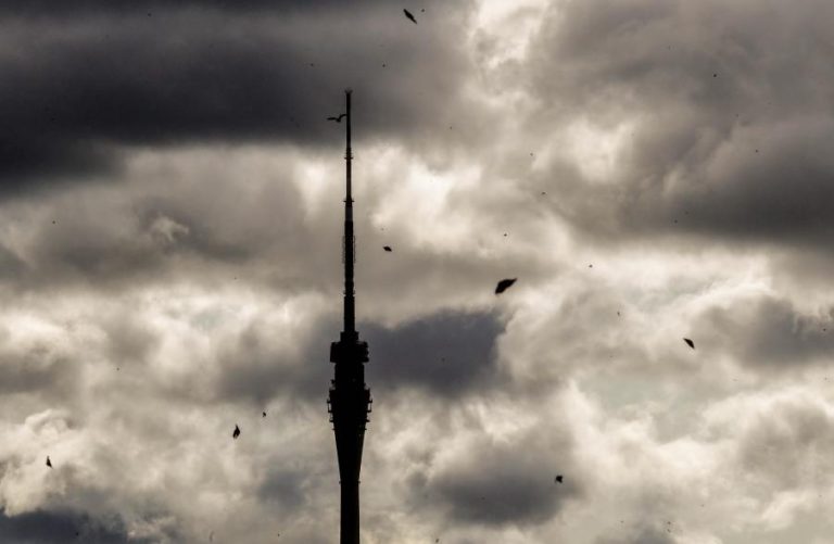 TEMPESTADE NA EUROPA CENTRAL MATA DUAS PESSOAS E DEIXA MILHARES SEM ELETRICIDADE