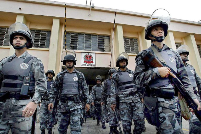 BOLSONARO ADMITE PERDÃO PRESIDENCIAL A POLÍCIAS ENVOLVIDOS NO MASSACRE DE CARANDIRÚ