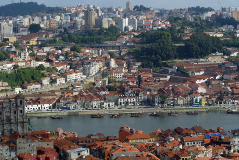 MAIS DE 70 LOCAIS EM GAIA VÃO SER “TATUADOS” COM VERSOS DE POETAS DO SÉCULO XIX E XX