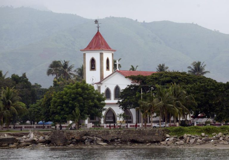 PRESIDENTE DE TIMOR-LESTE CONDECORA PADRE PORTUGUÊS A TÍTULO PÓSTUMO