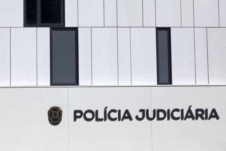 QUATRO PESSOAS DETIDAS PELA PJ POR RAPTO E TORTURA DE MULHER EM LOURES