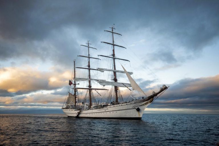 NAVIO-ESCOLA “SAGRES” PREPARA-SE PARA ASSINALAR CIRCUM-NAVEGAÇÃO